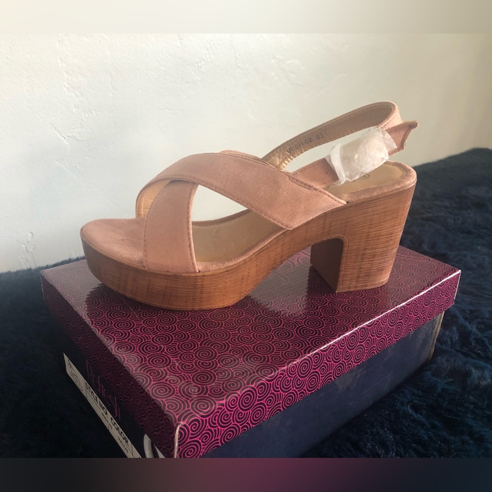 NWT, Platform Sandal Size 8 1/2